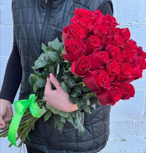 "Севилья"- букет из красных роз с доставкой по городу по Горбатову