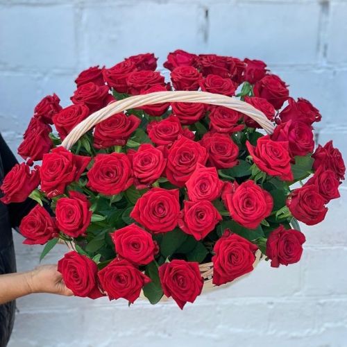 Корзина 51 красная роза - купить с доставкой в интернет-магазине | Флорист Экспресс по Горбатову